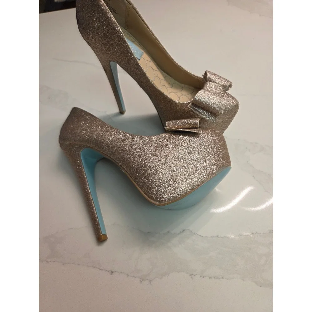 Betsey Johnson Blue SB-GIGI Champagne Gold Glitter Lace Bow Platform Pumps 6B